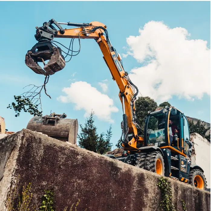 Hyundai ROBLEX480LC-9T Excavator Rental in Riyadh | Demolition & Earthmoving