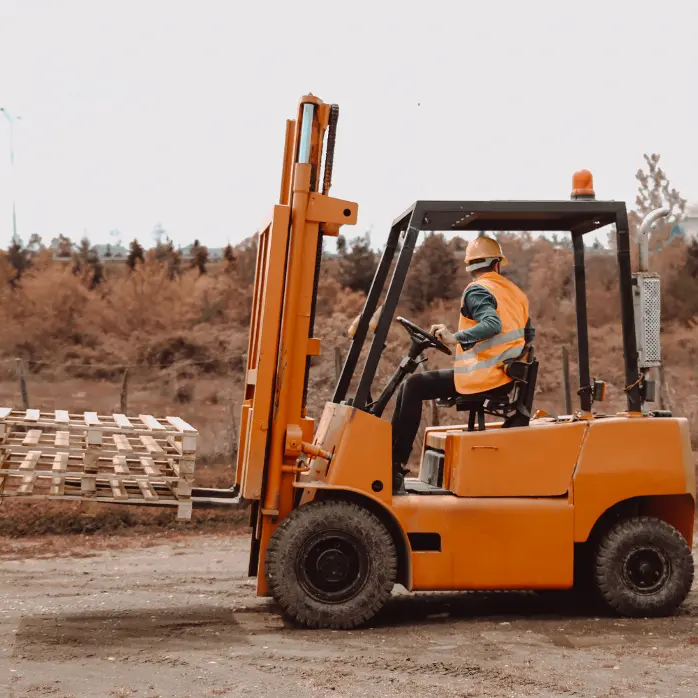 Forklift Rental with Driver in Riyadh | Safe Loading & Unloading